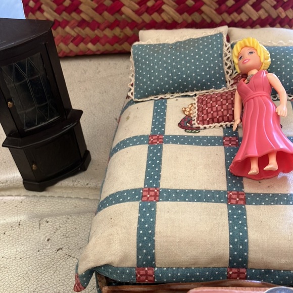 Dollhouse Pieces - Picture 4 of 5